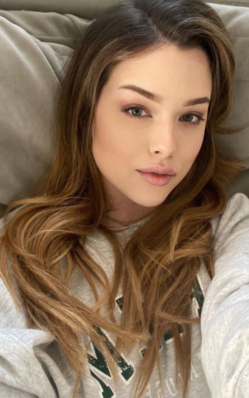 Experience Unforgettable Moments with Lola Fox Tonight