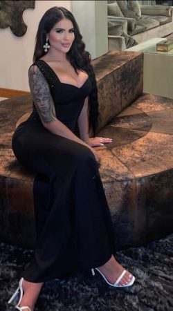 Experience Unforgettable Moments with Renata Azul Tonight