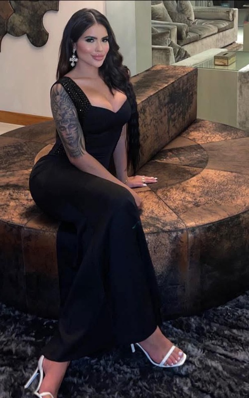 Experience Unforgettable Moments with Renata Azul Tonight